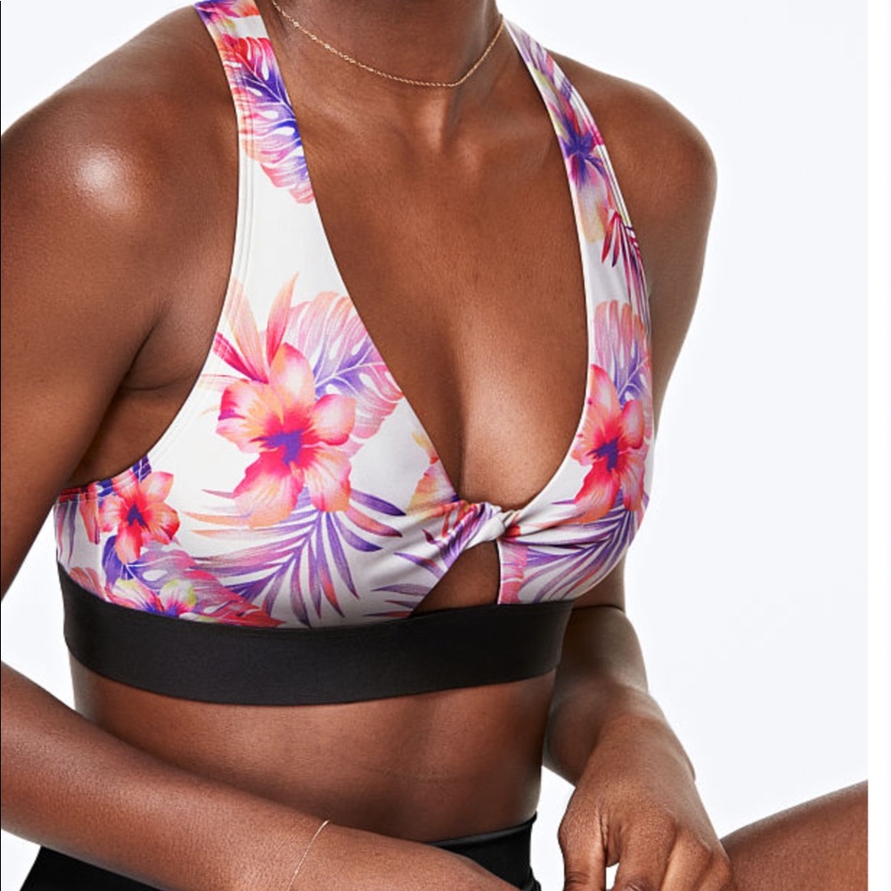 Pink Victoria’s Secret NWT Twist Front Sports Bra